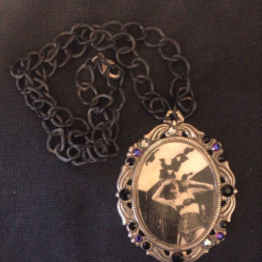 Handmade cameo picture necklace.